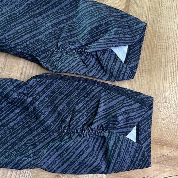 Calvin Klein Yoga Leggings.  Size XS - Picture 7 of 11